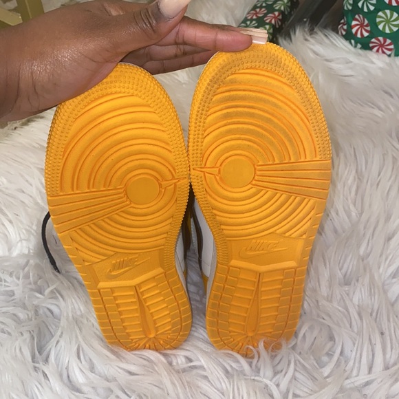 Jordan 1 Retro High OG ‘Yellow Toe’ - Picture 10 of 11